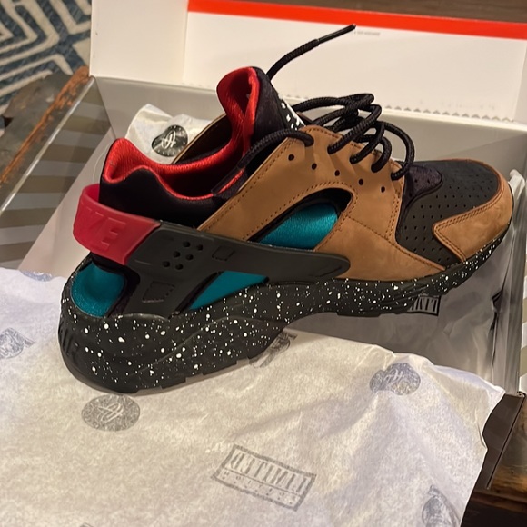 Nike Air Huarache “Light British Tan and Geode Green” - Picture 11 of 16